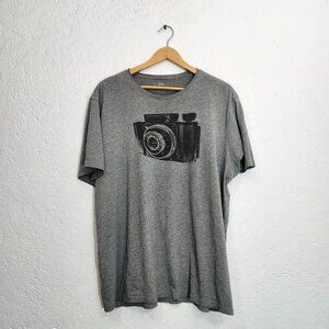 Grey vintage camera graphic tee t-shirt